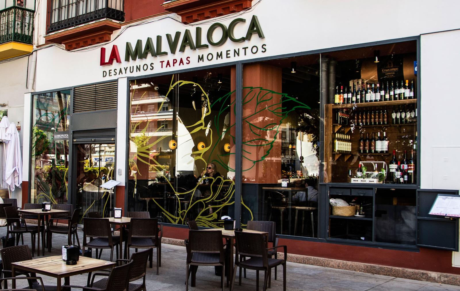 Fachada y terraza de La Malvaloca, Sevilla
